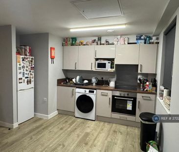 1 bedroom in a flat share to rent - Photo 5
