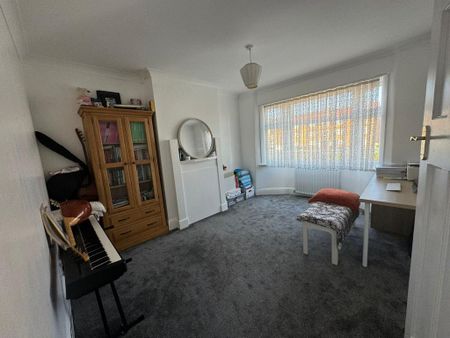 3 bedroom end of terrace house to rent - Photo 5