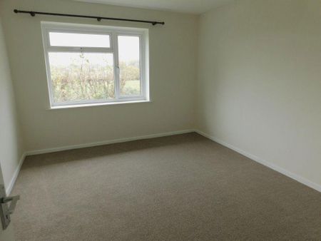 3 bedroom bungalow to rent - Photo 3