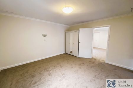 Home in excellent Woodlands location! HOME OPEN SATURDAY 21 FEBRUARY AT 10.30AM SHARP! - Photo 4