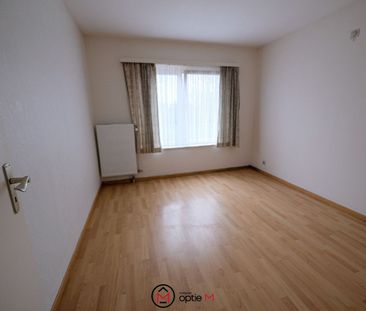 Ruim gelijkvloers appartement met drie slaapkamers in Bilzen - Photo 1