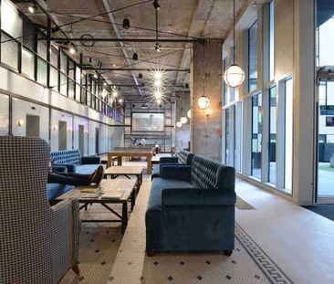 Silver Studio City View Mid Level - Photo 1