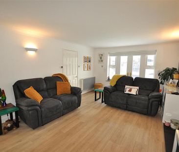 4 bedroom detached house to rent - Photo 2