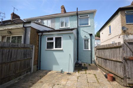2 bedroom semi-detached house to rent - Photo 3