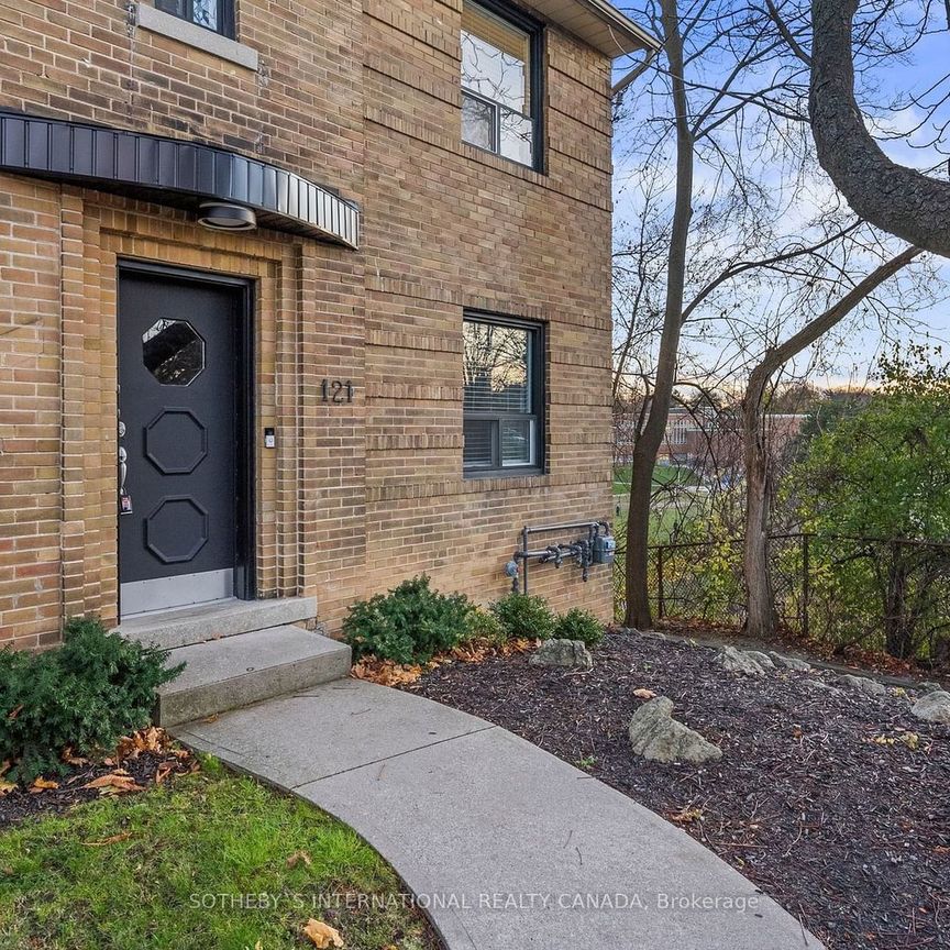 Maison unifamiliale détachée à louer à Toronto - Photo 1