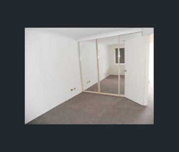 LARGE TOWNHOUSE! - Photo 6