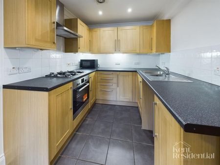 2 bedroom flat to rent - Photo 2