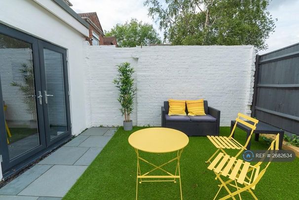 5 bedroom terraced house to rent - Photo 1