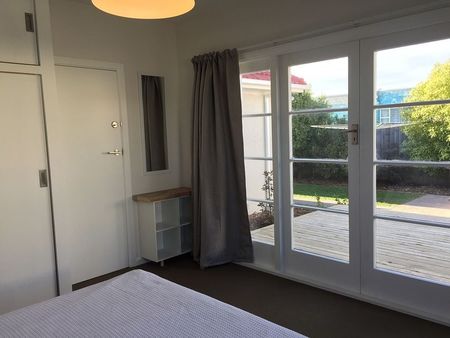 Large family home with a cosy feel - Photo 5