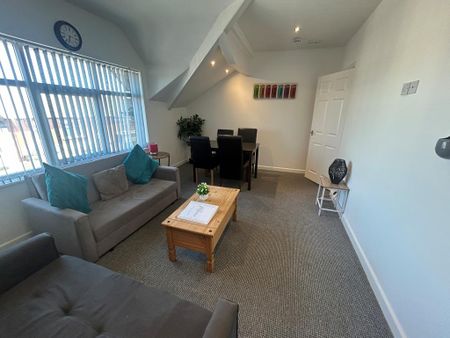 2 bedroom flat to rent - Photo 2