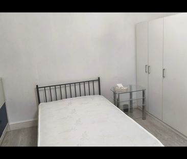 Room in a Shared House, Burgess Road, SO16 - Photo 4
