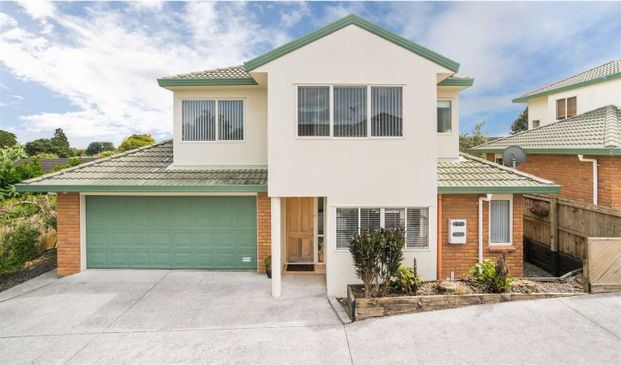 Stunning 3-Bedroom Home with Double Garage in Papatoetoe - Photo 1