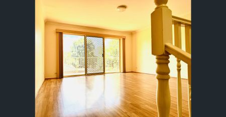 Spacious 3-Bedroom Townhouse with Study & Rumpus Room - Photo 5