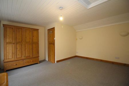 2 bedroom semi-detached house to rent - Photo 3