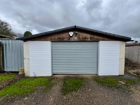 3 bedroom semi-detached house to rent - Photo 5