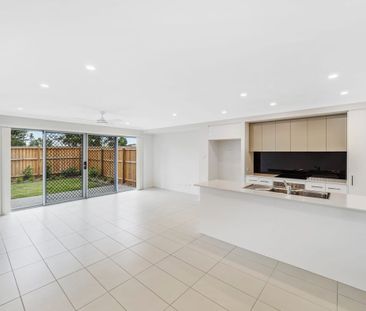 Modern Townhouse for Rent - Photo 3