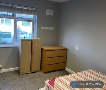 1 bedroom in a house share to rent - Photo 3
