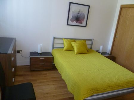 2 bedroom flat to rent - Photo 3
