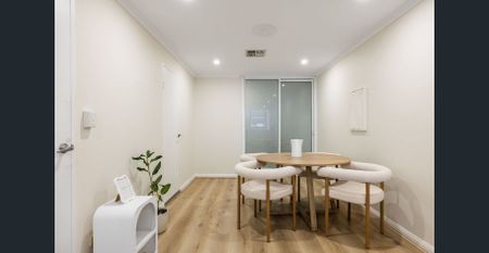 Light filled one bedroom with unbeatable convenience in Waterloo - Photo 3