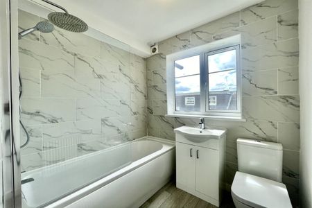2 bed Flat Fairleigh Court, SS9 - Photo 5