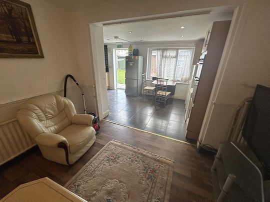 1 bedroom in a house share to rent - Photo 1