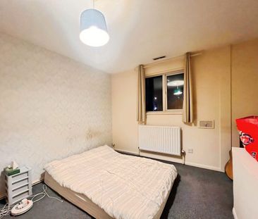 Florence Close, Grays, RM20 - Photo 5