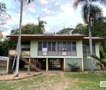 3-Bedroom Home in Katherine South – Spacious Yard & Great Entertain... - Photo 2