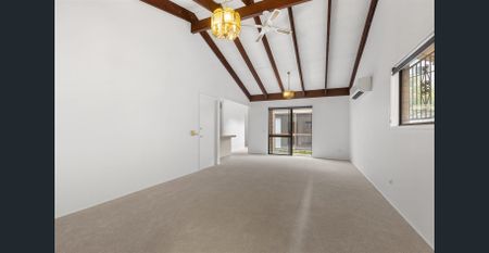SUPERBLY LOCATED DUPLEX - Photo 3