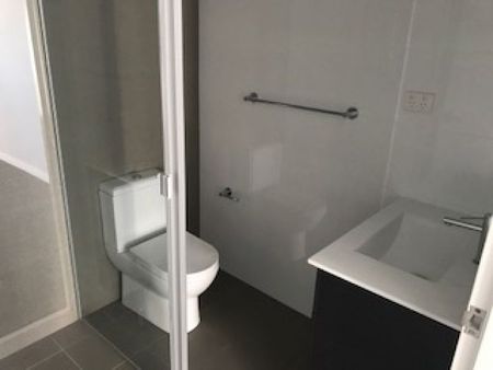 Like New Penthouse Apartment - Photo 4