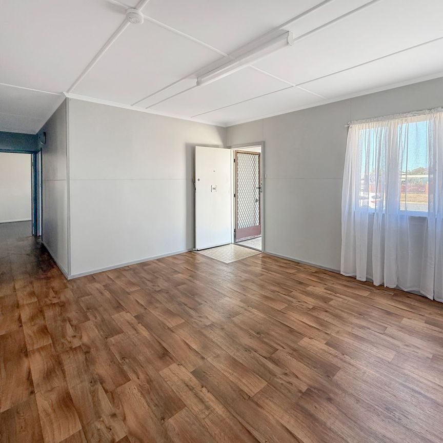 Charming Spacious Family Home - Photo 1