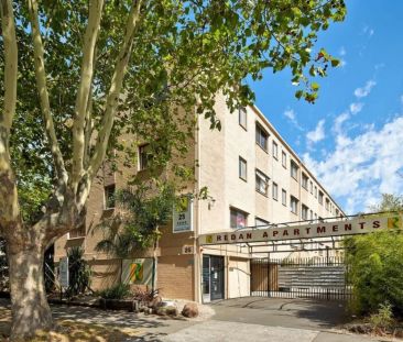 Easy-Care Studio Apartment Close to Chapel Street & Transport! - Photo 3