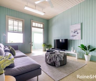 Spacious & Charming 4-Bedroom Home in Convenient Auchenflower! - Photo 1