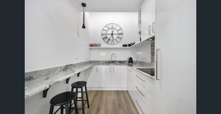 A League of Its Own - Fully Furnished 2 Bedroom Central Apartment - Photo 4