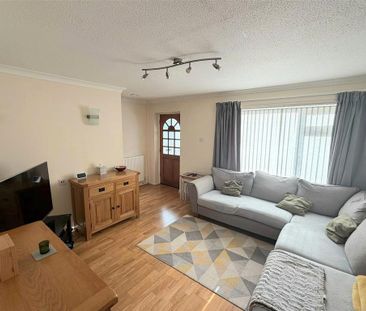 3 bedroom semi-detached house to rent - Photo 2