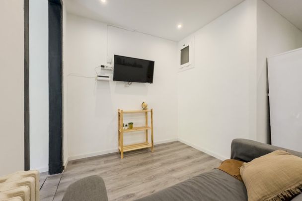 Very bright double room in Barcelona - Photo 1