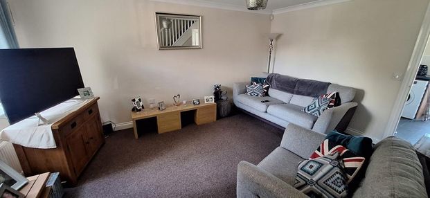 3 bedroom semi-detached house to rent - Photo 1