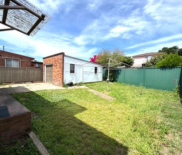 Solid Bick Home - 4 Bedrooms - Photo 4