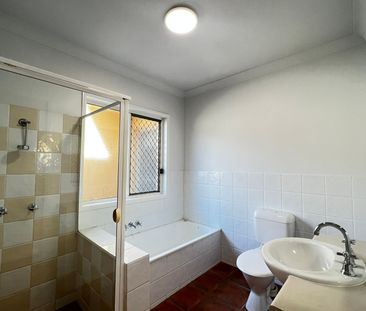 8 Devco Place, 4214, Ashmore Qld - Photo 4