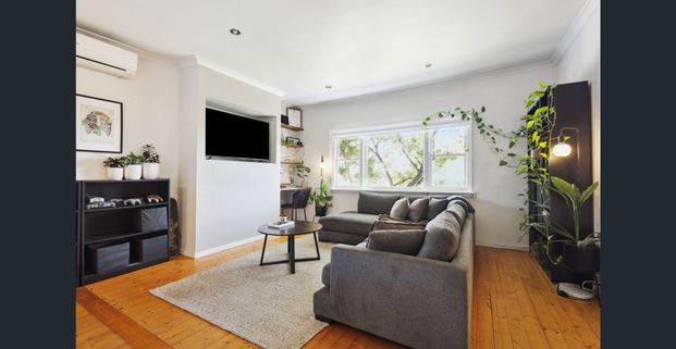 FULLY FURNISHED - CONTACT AGENT FOR AVAILABILITY - Photo 1