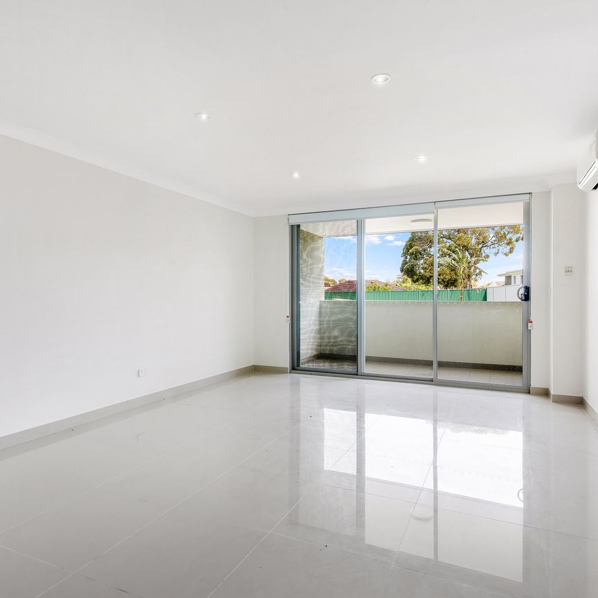 Three bedroom unit - 20% below market rent - Photo 1