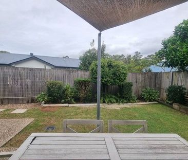 Double Garage Townhouse with Ducted AC - Photo 2