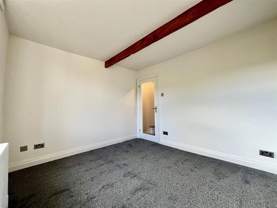 2 bedroom character property to rent - Photo 1