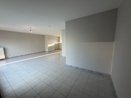 Mooi duplexappartement met drie slaapkamers en twee zongerichte terrassen. - Photo 5