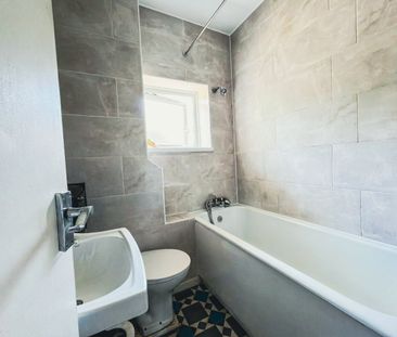 3 Bed Maisonette, Frensham Drive, SW15 - Photo 5