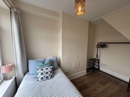 1 bedroom in a house share to rent - Photo 4