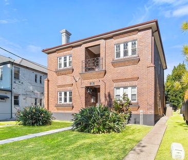 Delightful ground floor art-decor one bedroom flat - Photo 2