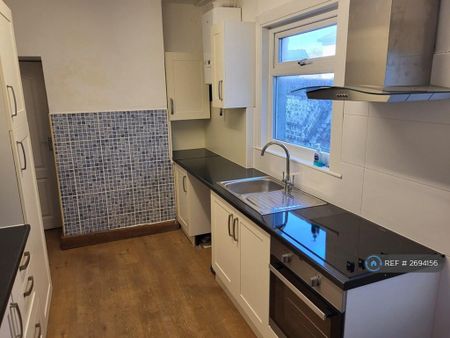 3 bedroom terraced house to rent - Photo 4