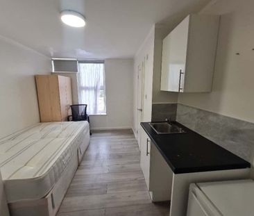 Studio Flat, High Level Drive, SE26 - Photo 3