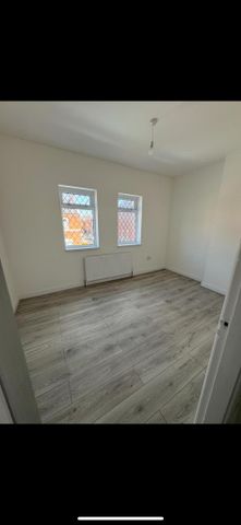 4 bedroom terraced house to rent - Photo 4