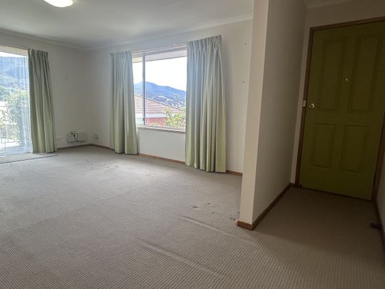 Convienently Located 2 Bedroom Unit - Photo 1